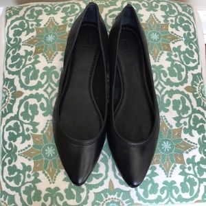 Black leather Frye flats- Regina Ballet